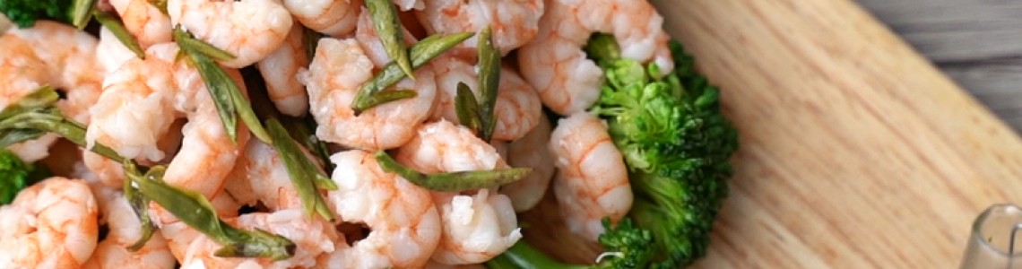 Shrimp Stir-fried with Longjing Tea（龙井虾仁）